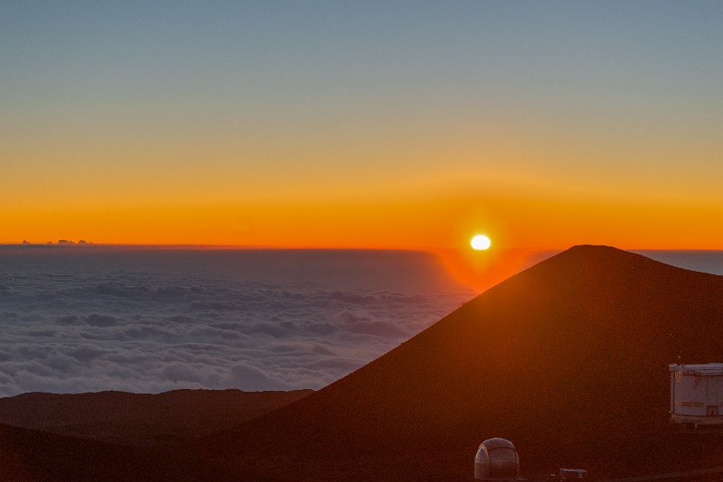 20140109_180406 D800-Edit.jpg - Sunset atop Mauna Kea